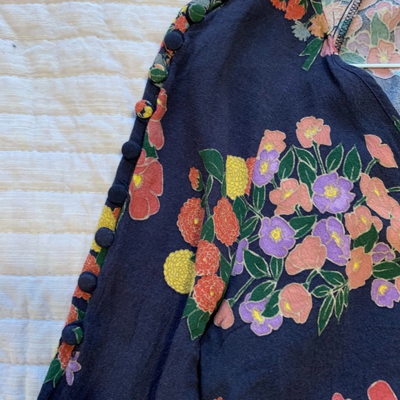 Loose flowery top - Picture 2 of 3